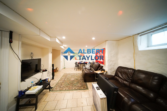 Living Area - FULL HOME! 5BED/2.5BATH Moments from BU Campus!