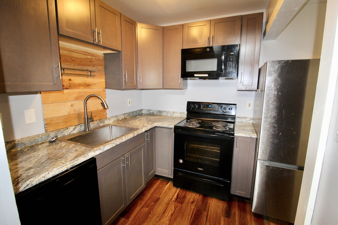 Kitchen - Camden Townes-  4-Bedroom Townhome Just Steps from Campus!