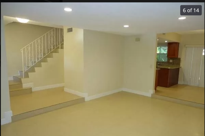 the townhouse - Available room in a three bed cozy townhouse 5mins drive to UM!