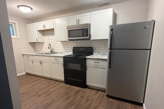Kitchen - 1018 Holloway St, Entire 1BR apartment and addt'l units available.  Just over the river.