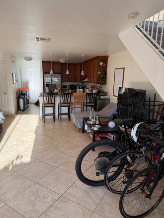 Living room - UTC 4 Bed Townhouse