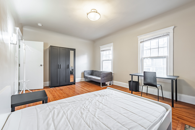 Bed #1 on 2nd Fl. - Fully Furnished 5 Bedroom Apartment In Trinity Bellwoods Neighbourhood With Laundry