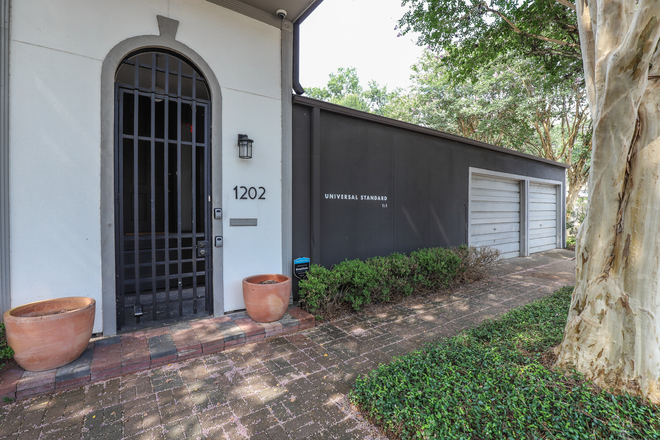 FRONT OF HOUSE - Big 4 bedroom, house in heart of Montrose