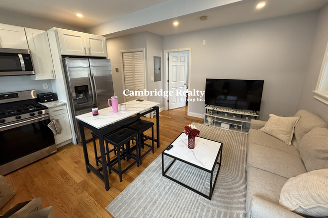 Kitchen - Durham St 3.5 bd 2 bth avail 9/1 w/ laundry in unit Apartments