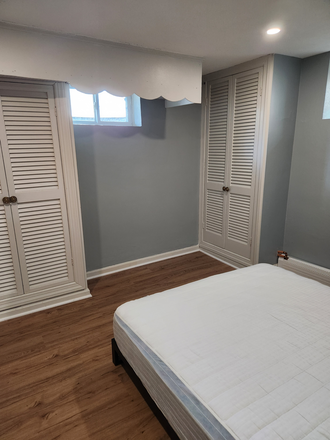 Bedroom - Furnished room, Quiet area, nice neighborhood. Just walk to campus and subway House