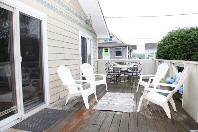 Front porch - Looking for 1 more roommate! Cute house ~20 minutes from URI main campus!