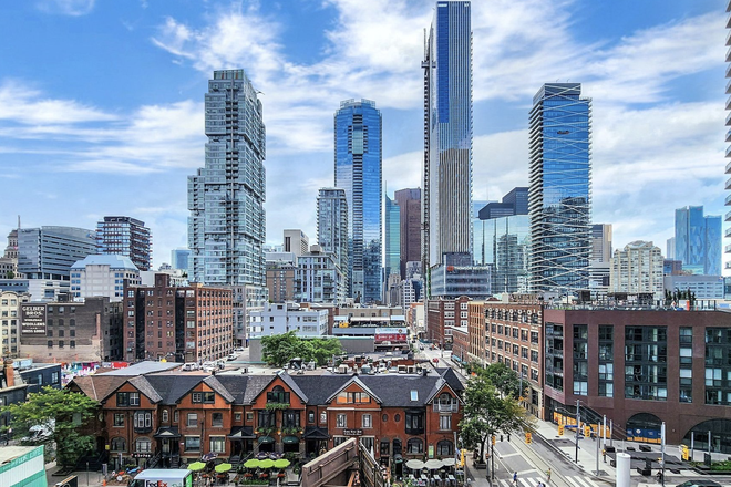 Entertainment District - Fantastic studio in the heart of Toronto's Entertainment District all utilities incl. Condo