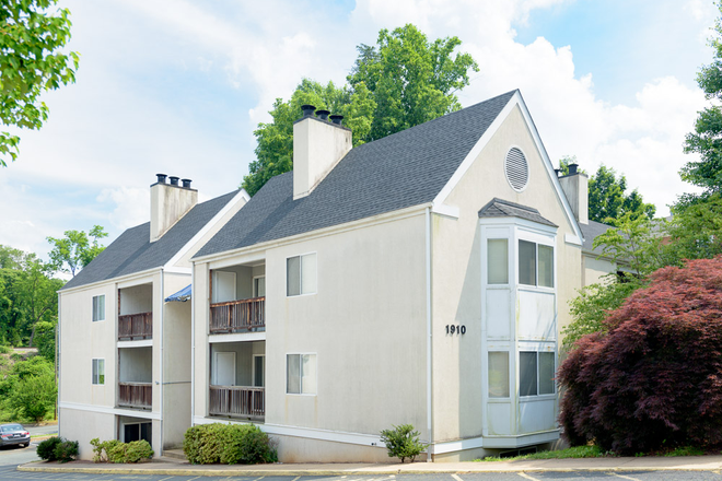 Exterior 1 - 1910 Jefferson Park Avenue - Now Leasing for 2026-2027