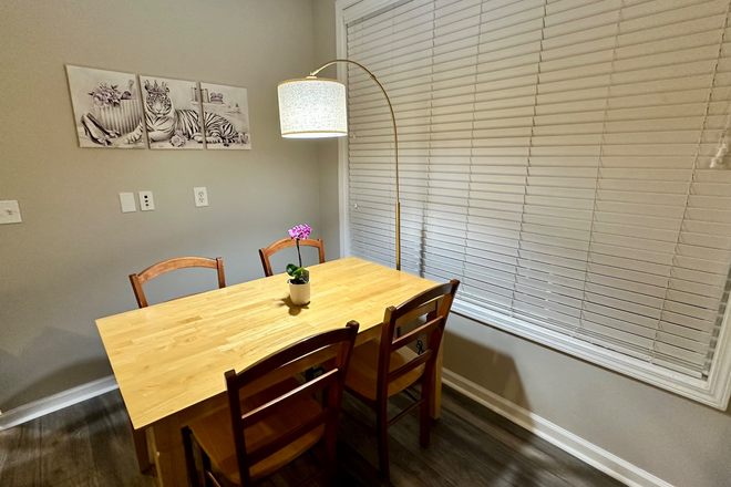 Dining area - Jack Hampton Drive, Townhouse close to campus, at a Tiger Transit Stop