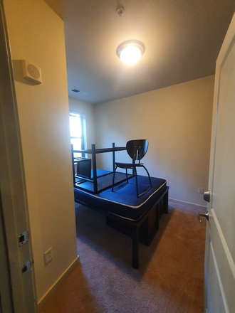 bedroom - The Varsity College Park Apartments
