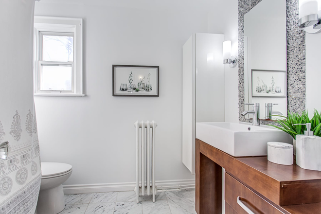 Bathroom - One bedroom apartment in a house (not basement)