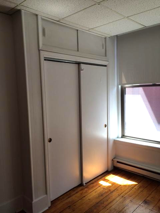Hub Realty - Back Bay, lovely studio on Newbury Street with new hardwood floors Apartments