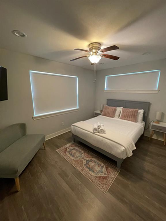Large Bedroom - Safe, Affordable, and Convenient Bedroom near University of Houston and Rice University House