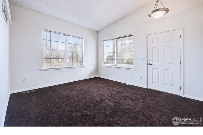 2 - AVAILABLE 6/5: 1811 Fountain Ct House