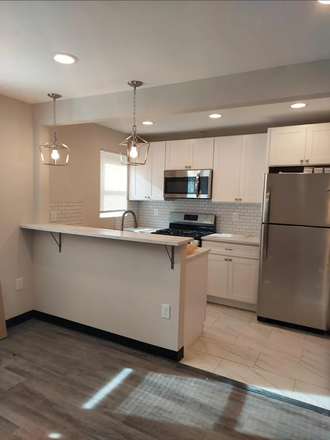 Kitchen - Beautifully renovated and gorgeous 4-bedroom Apartment