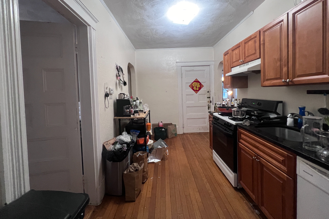 Kitchen - 4 Bed 2 Bath - Close to Campus / Shuttle / Train Apartments