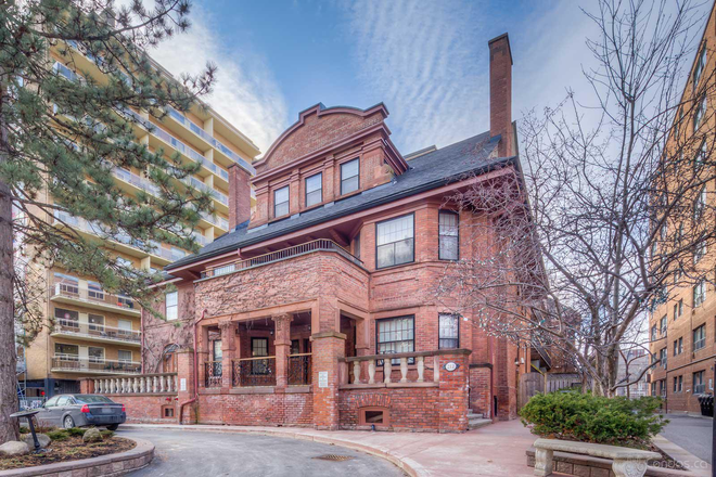 Condo building - Rooms available in a 3-bedroom, 2-washroom historic Annex condo