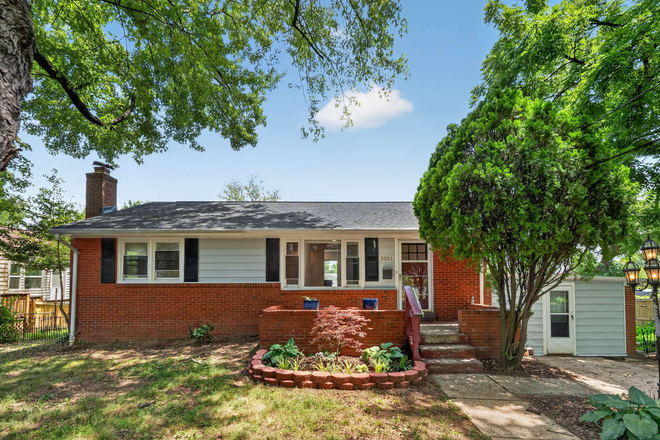 Front Of House - All Utilities and Wifi Included + Washer/Dryer in House