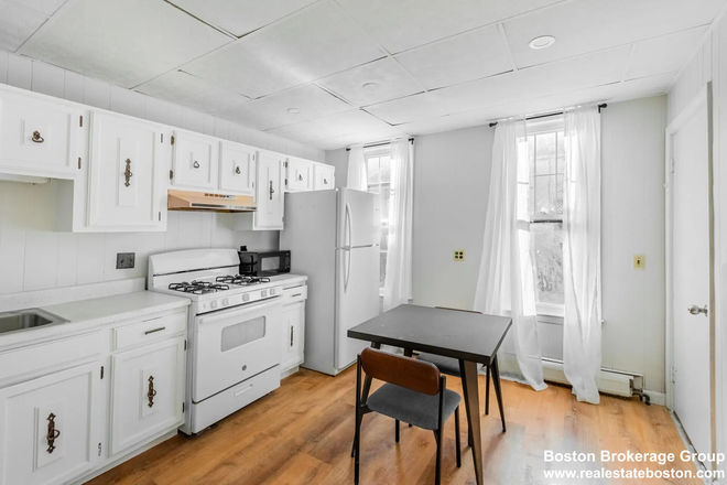 Kitchen - September 1! 4 bed off Maverick St! Apartments