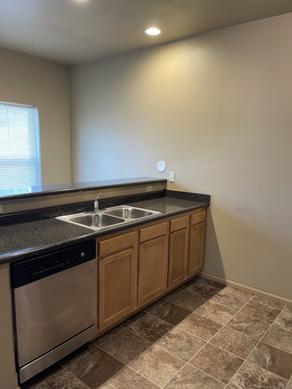 Kitchen - 3 & 4 Bedroom Townhouses On Johnson