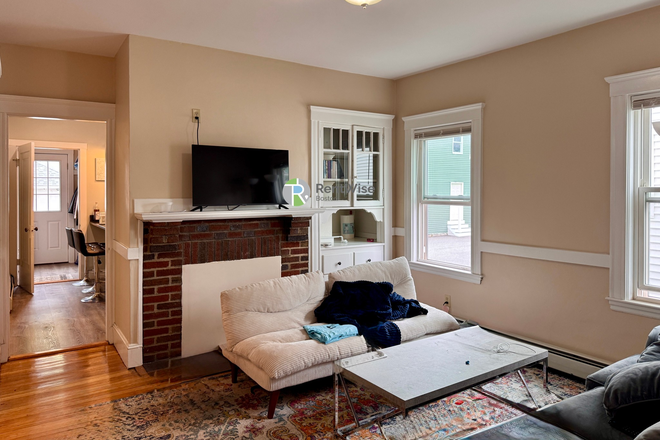 1 - JUNE 2027 | Somerville 3 Bed, 1 Bath Duplex | Water Included | No Broker Fees! Duplex