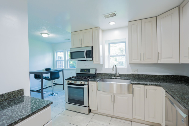 Modern kitchen - Bedroom with Private Bath Next to Metro House