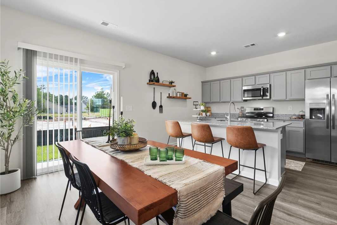 Dining Room - Modern Townhome Living Near Clemson University Ideal for Students & Professionals