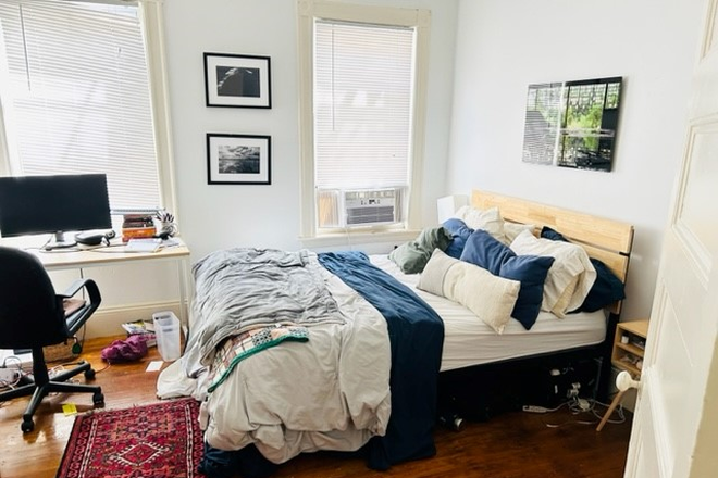 living - minutes to redline Train, Mass Ave Central sq, laundry on site,