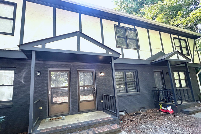 Exterior - Spacious 2 bedroom/ 1.5 bath townhome in a great location on the Wolfline!