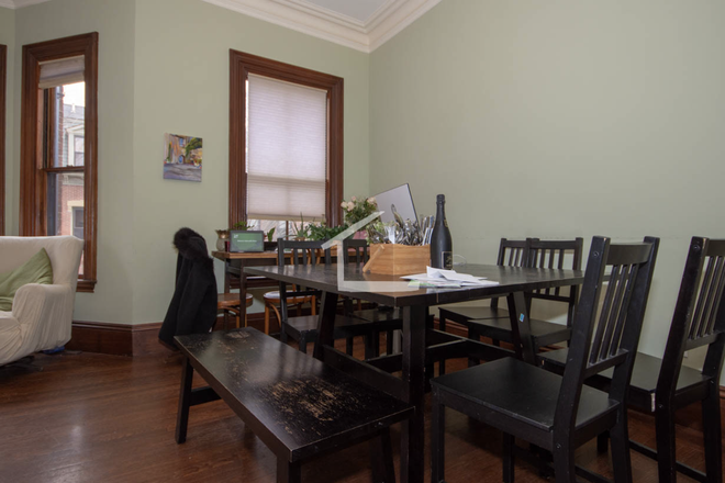 dining room - 4 BED/2BATH (09/01/2024) - SUPER CLOSE TO CAMPUS Duplex