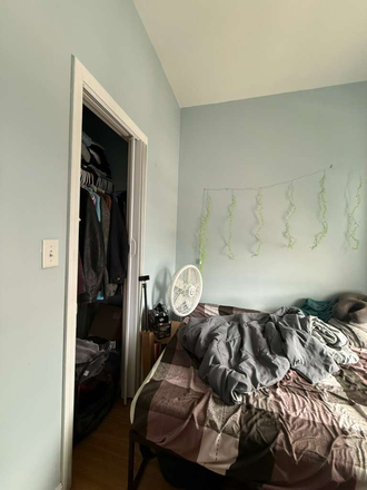 Bedroom - Subletting private bedroom for students in 3B1B apartment