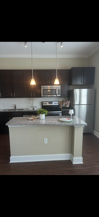 Kitchen w island - MAA Rivers Walk Apartments