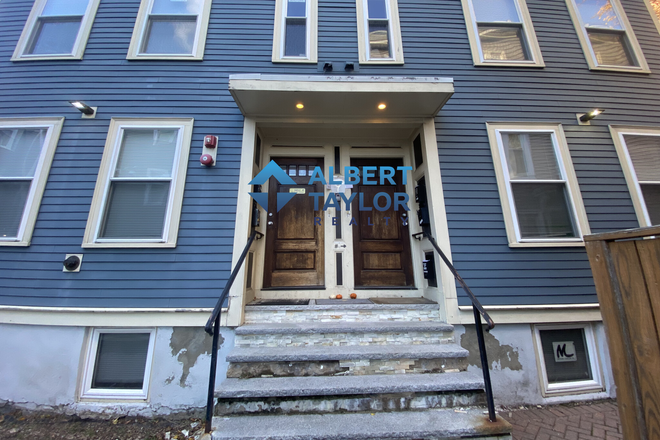 Exterior - Massive 4 Bed 1 Bath on Terrace Street! Laundry in UNIT!! Apartments