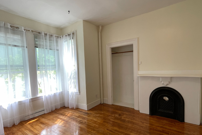 Living Room - 61 Gray Street Apartments