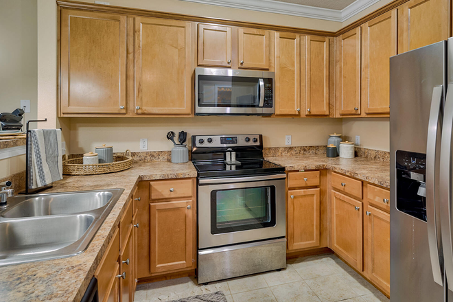 Kitchen - Lyons Corner Apartments
