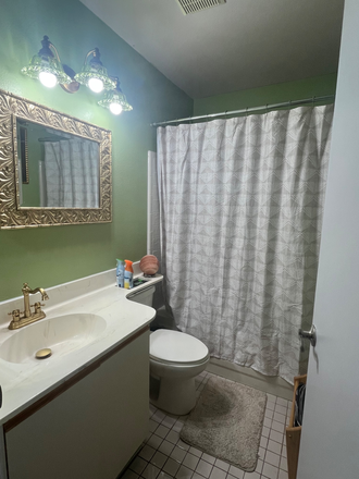 Private Bathroom - Lakeside South - 20 Minutes to USFSM House