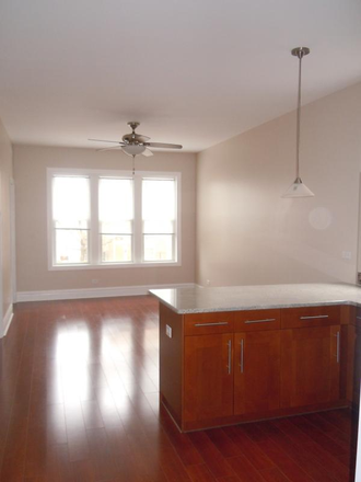 To Living Area - Near UIC and Medical Campus Apartments