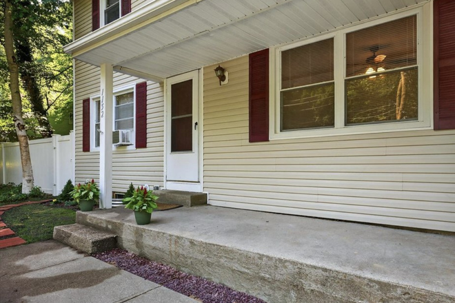 Close up of entrance - Newly Renovated 4 bedroom 2 bathroom home within 10 minutes walking distance to Stony Brook
