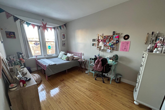 Bedroom - Large 3Bed/1Bath Moments from BU Campus! Apartments