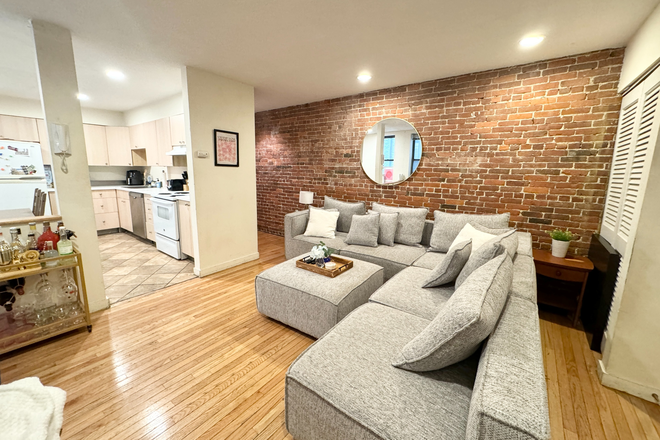 Call NOW for showings! 617-236-8550 - GAINSBOROUGH ST - LRG 3BR/1BA IN SYMPHONY AVAIL *9/1/2026* W/ EIK, DW, IN UNIT LNDRY, A/C, EXP BRICK Condo