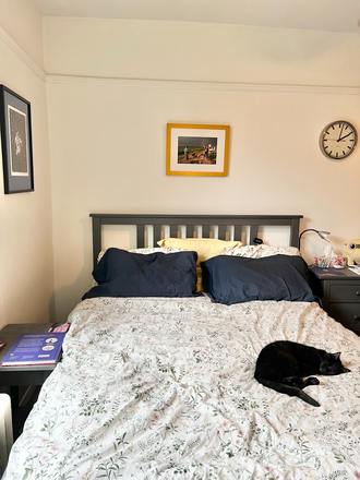 Queen bed. Nightstand with 3 drawers. Night lamp. - Furnished bedroom in sunny Apt on 3rd floor, quiet neighbourhood. 3 blocks West of Y&E.