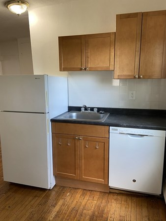 Call NOW for showings! 617-236-8550 - FIFTH ST - *NO FEE* RENOVATED TOP FLR 1BR/1BA AVAIL *9/1/2026* W/ HEAT INC, LNDRY IN BLDNG, EIK, DW Apartments