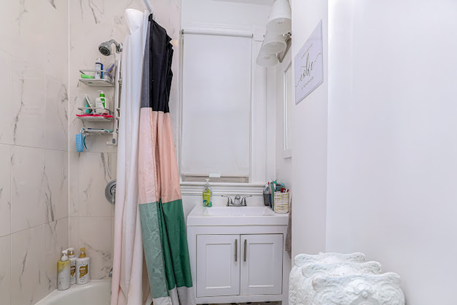 Bathroom - 4 bed 1 bath near bc Shuttle Apartments