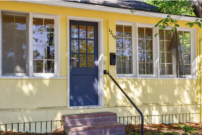 Front of house - Spring Sublease – 1 Room in 4BR House (All Rooms Available)