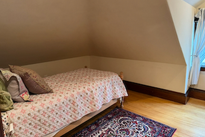 sitting room/study - Graduate Student Housing Opportunity - Free rent in exchange for family support House