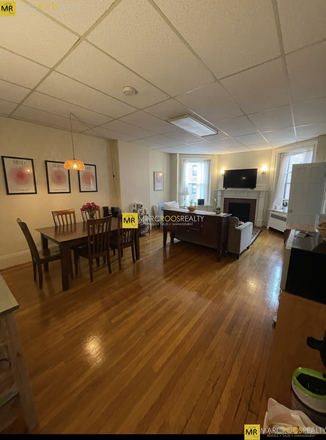 x - Large Beacon St 3 Bed Apartments