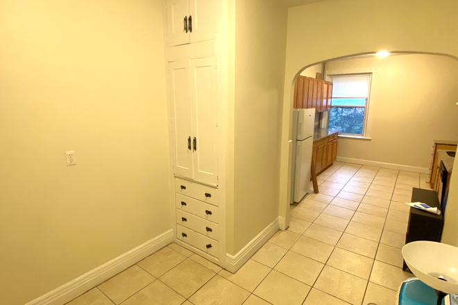 Open kitchen / living room - Gorgeous Sun Filled 2 Bed on Euston Street Apartments