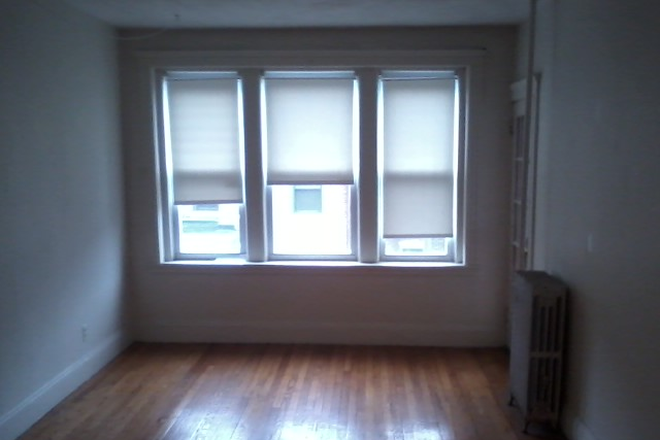 hubrealtyproperties.com - Bright front facing 1 bedroom split, walk to the T and campus Apartments