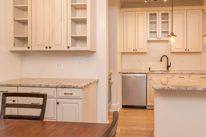 Kitchen - 2027-2028 term Large Renovated 3 1/2 bathrooms townhouse