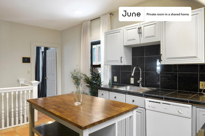  - Private bedroom in 6 bed/2 bath Home